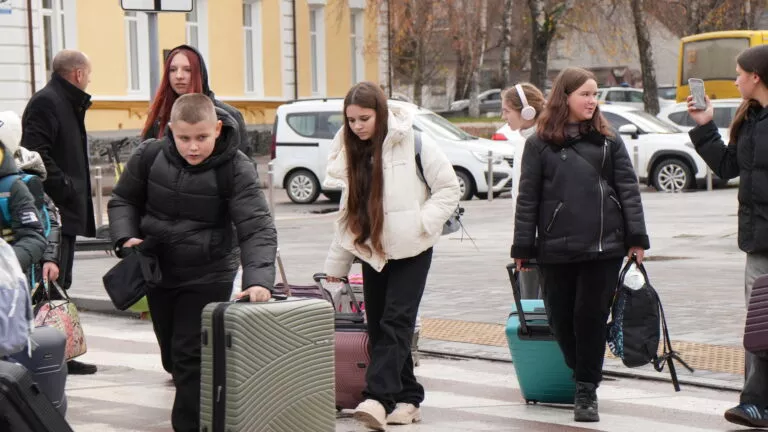 Діти пільгових категорій області вирушили до Міжнародного дитячого центру «Артек»