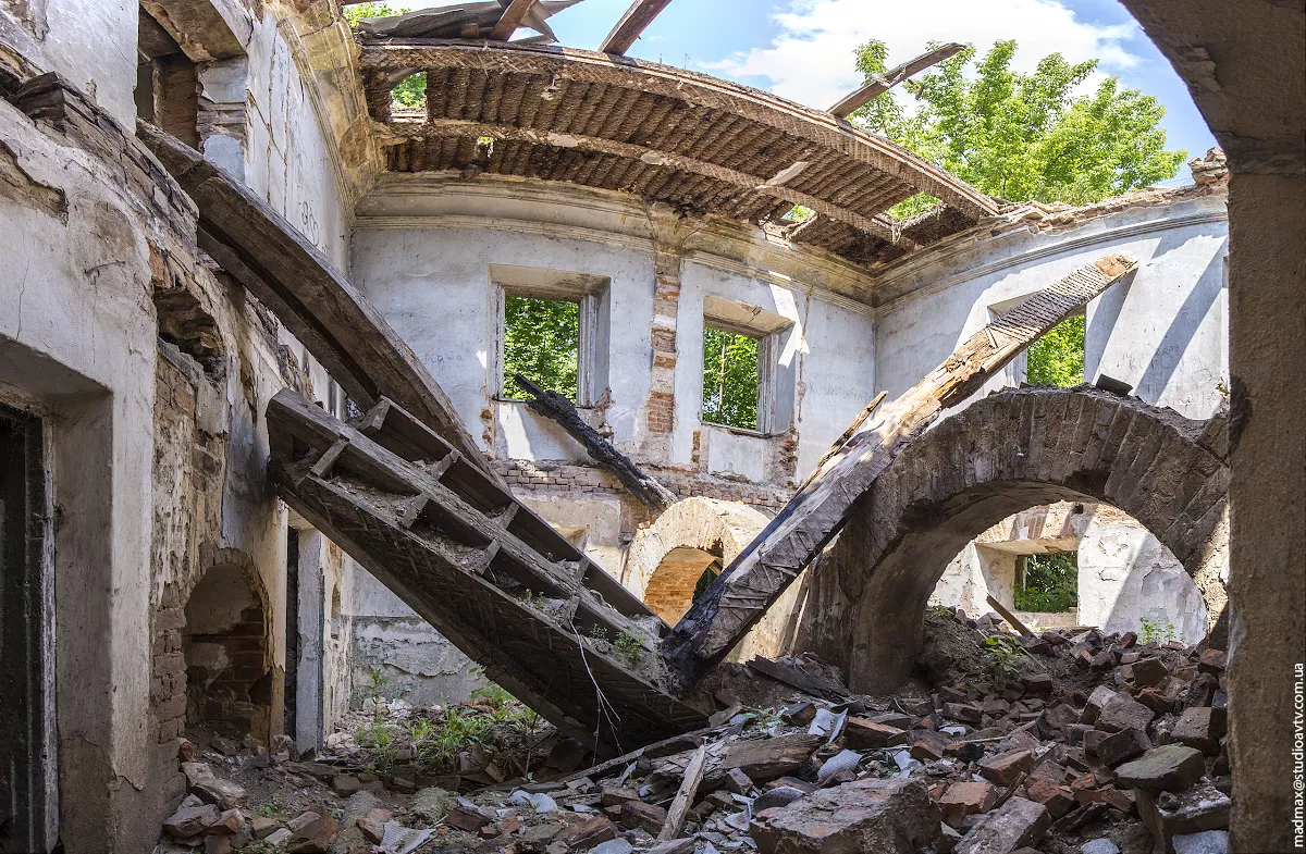 Маєток Сцибор-Рильських у Бровках Перших: як на Житомирщині зникає палац XIX століття