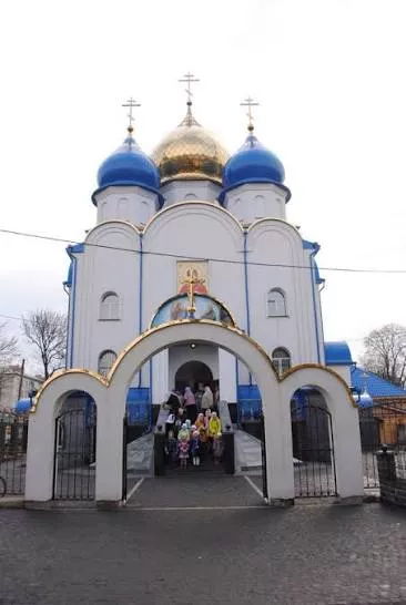 Коростишів: що подивитися за один день — каньйон, кар'єри, парк скульптур і старовинний костел