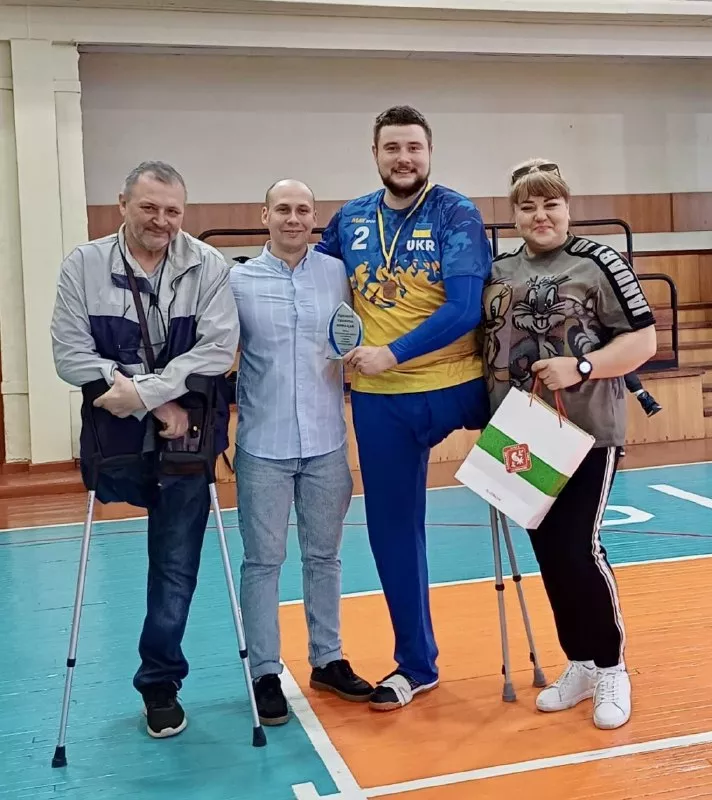 Дві ноги — одна пара взуття: як бойовий медик з Черняхівщини став паралімпійцем