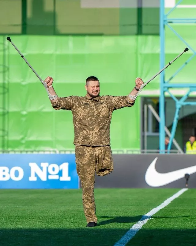 Дві ноги — одна пара взуття: як бойовий медик з Черняхівщини став паралімпійцем
