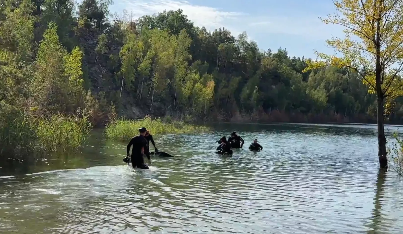 Бірюзова вода і скелі: затоплені кар'єри Житомирщини, куди варто поїхати на вихідні