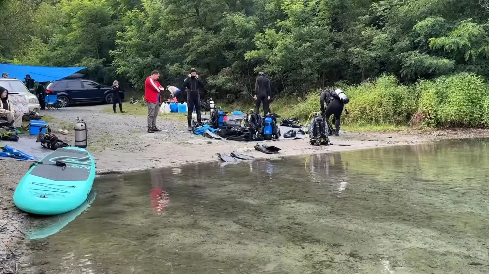 Бірюзова вода і скелі: затоплені кар'єри Житомирщини, куди варто поїхати на вихідні
