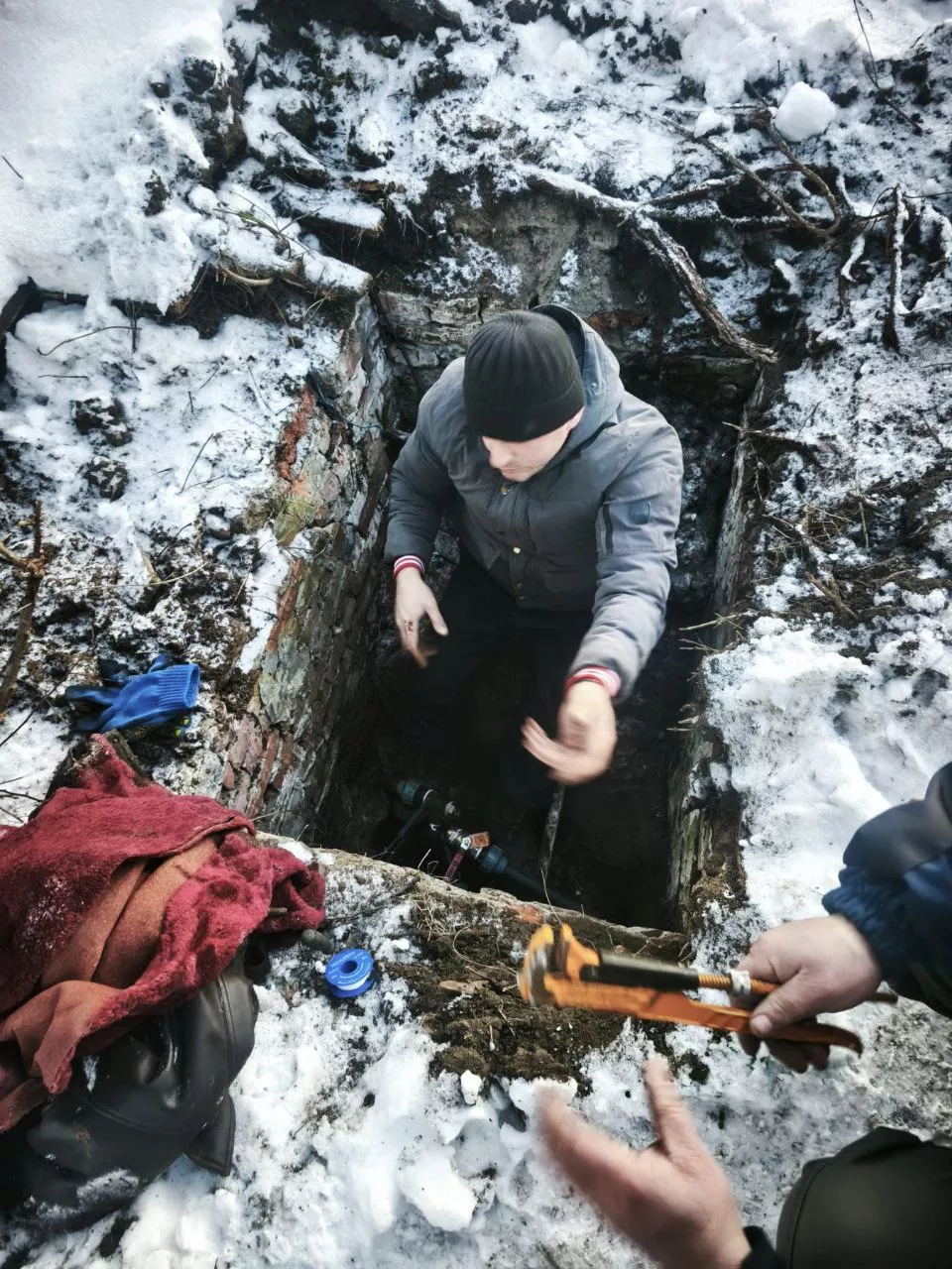 Зима випробовує на міцність: як малинські комунальники борються зі снігом та аваріями