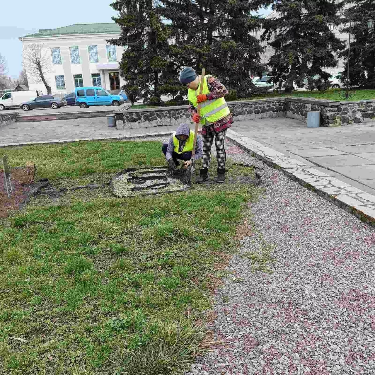 У Малині комунальники ліквідовують аварії та готують місто до весни: що зроблено за тиждень