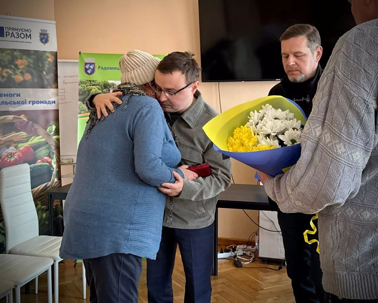 Герої з Радомишля посмертно нагороджені орденами «За мужність» за порятунок людей під обстрілами