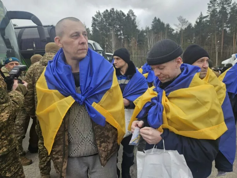 Повернулися з російського полону: Віталій Бунечко привітав воїнів із Житомирщини