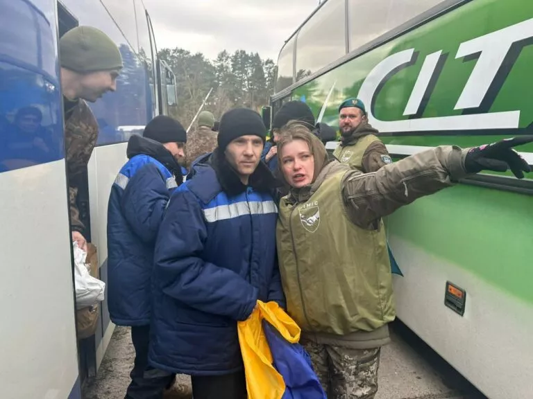 Повернулися з російського полону: Віталій Бунечко привітав воїнів із Житомирщини