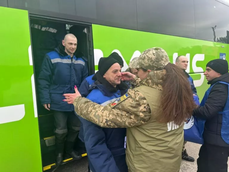 Повернулися з російського полону: Віталій Бунечко привітав воїнів із Житомирщини