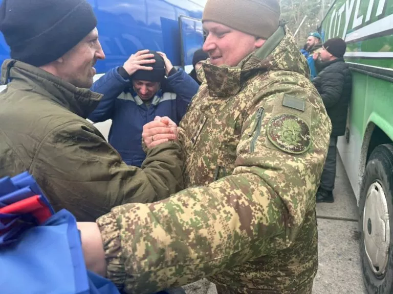 Повернулися з російського полону: Віталій Бунечко привітав воїнів із Житомирщини
