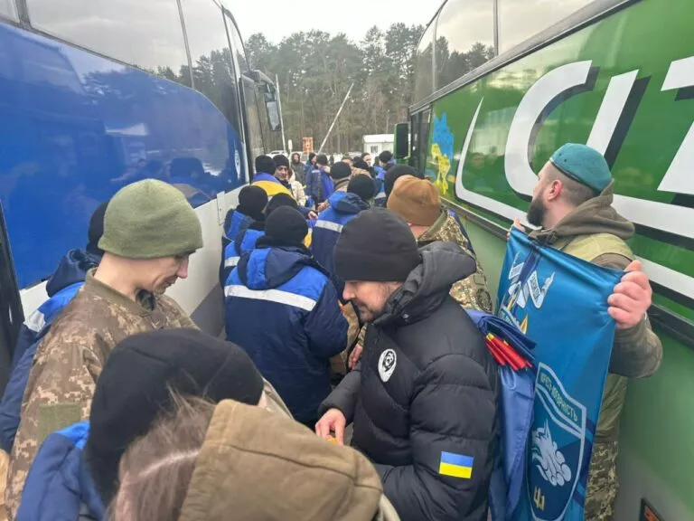 Повернулися з російського полону: Віталій Бунечко привітав воїнів із Житомирщини