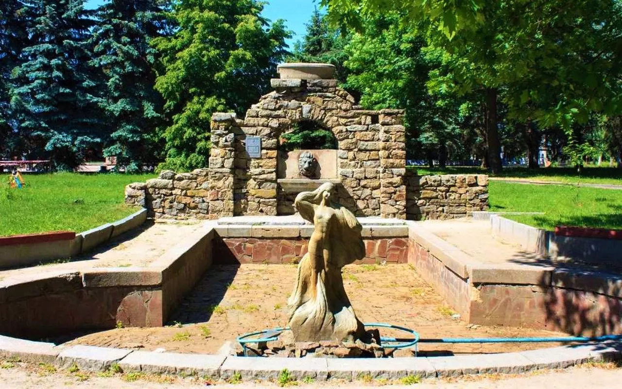 Коростишів: що подивитися за один день — каньйон, кар'єри, парк скульптур і старовинний костел