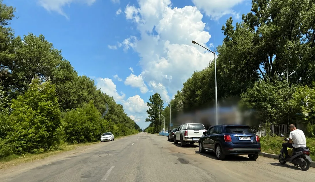 У Малині ліквідовують наслідки атаки БпЛА, на трасі — черги за пальним