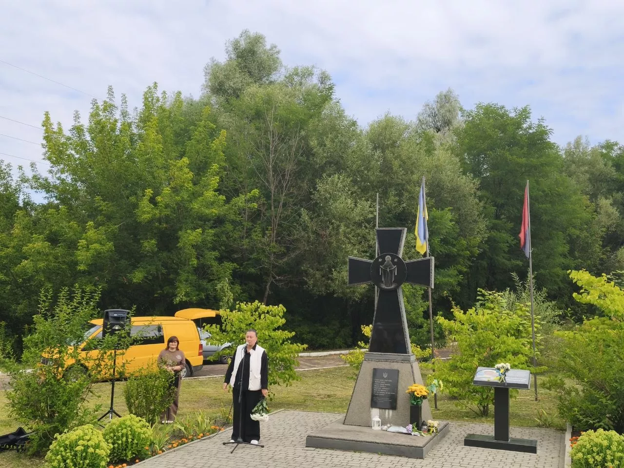 У Малині освятили пам'ятний знак Герою Володимиру Петренку