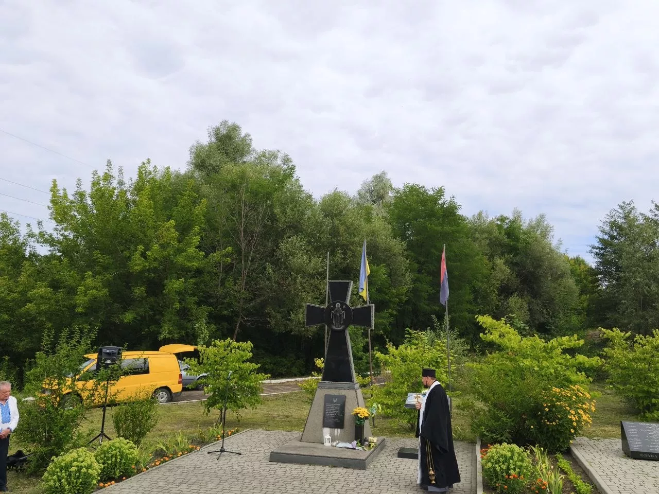 У Малині освятили пам'ятний знак Герою Володимиру Петренку