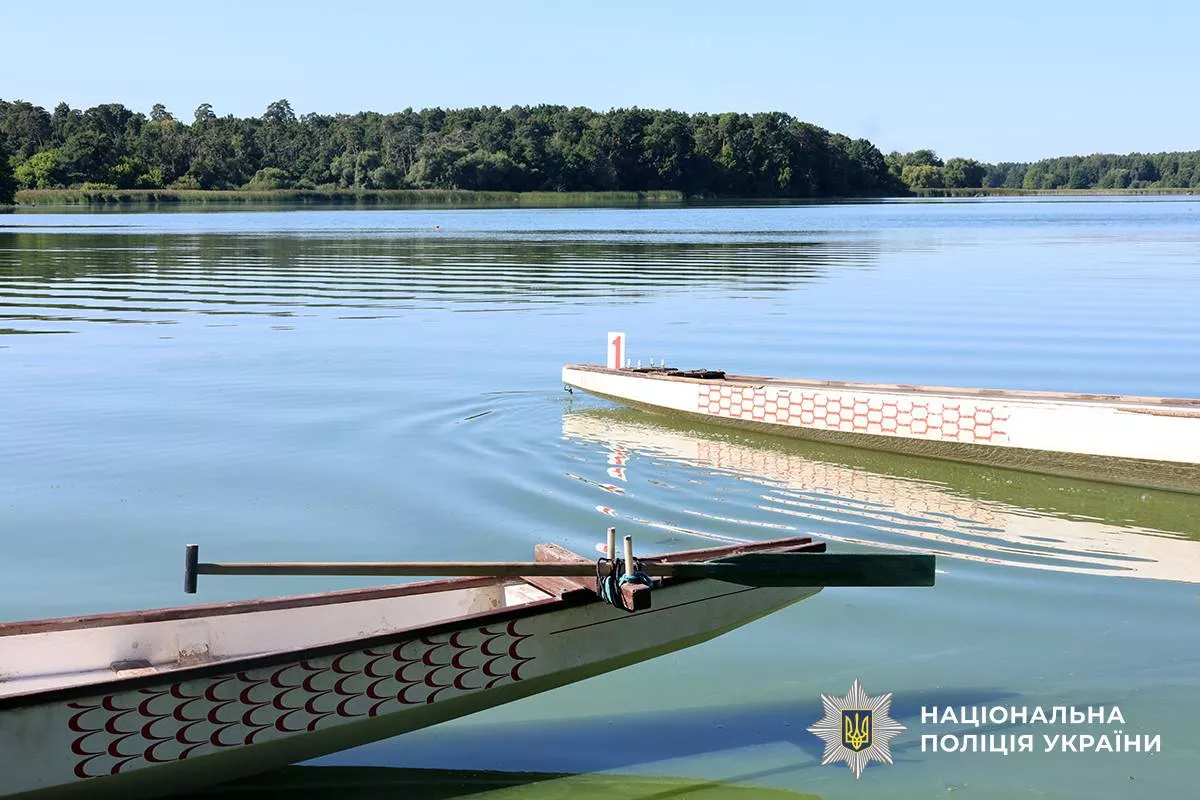 У Житомирі правоохоронці, ДСНС та військові змагалися у веслуванні на човнах «Дракон»