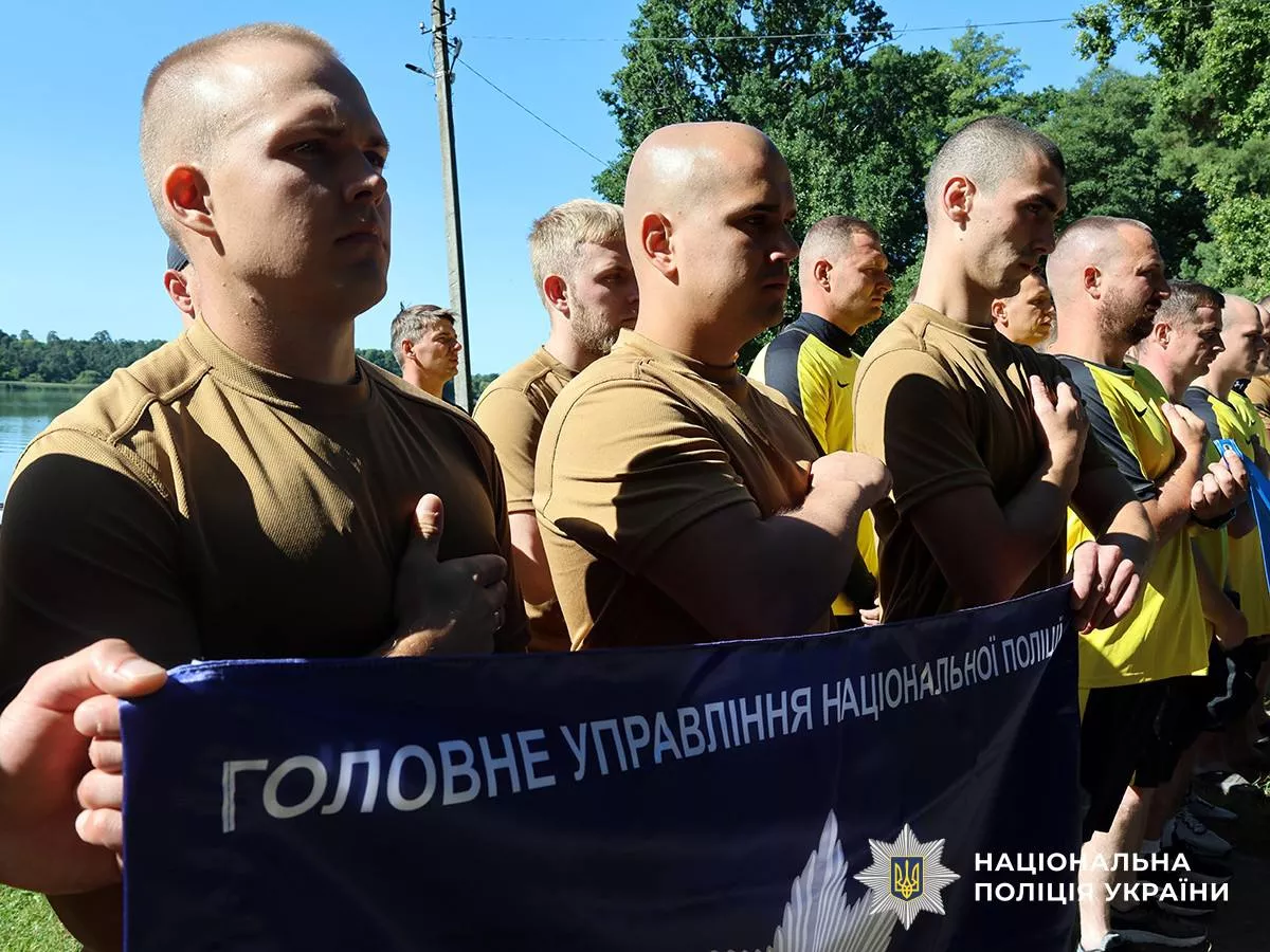У Житомирі правоохоронці, ДСНС та військові змагалися у веслуванні на човнах «Дракон»