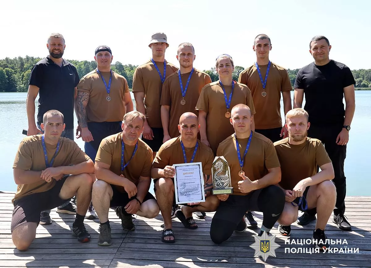 У Житомирі правоохоронці, ДСНС та військові змагалися у веслуванні на човнах «Дракон»