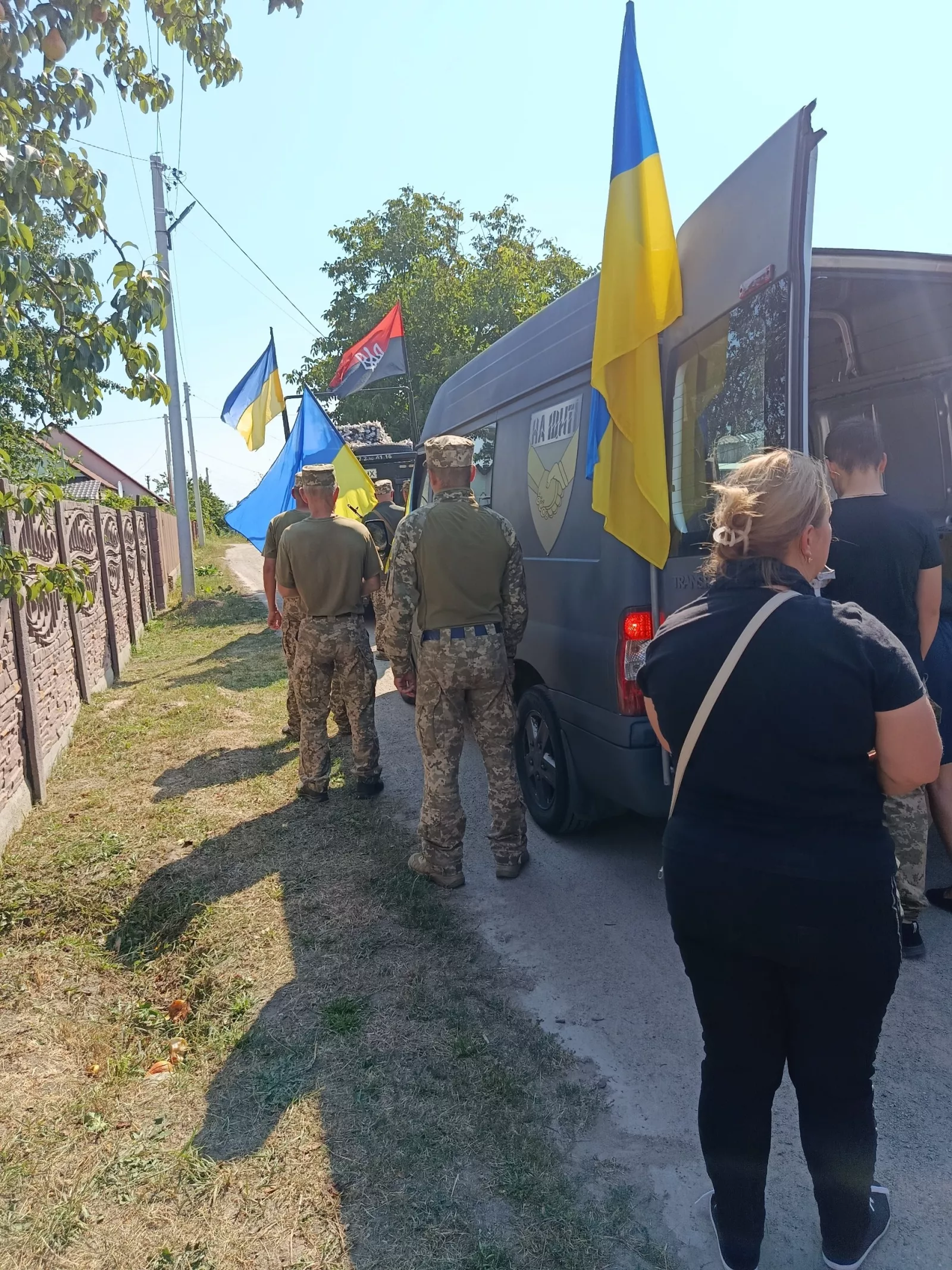 Більше двох років вважався зниклим безвісти: громада прощається з Героєм Романом Соболєвим