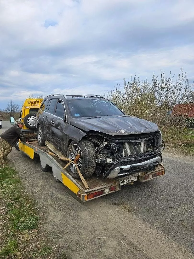 ДТП у Гранітному: Mercedes вилетів з дороги та перекинувся
