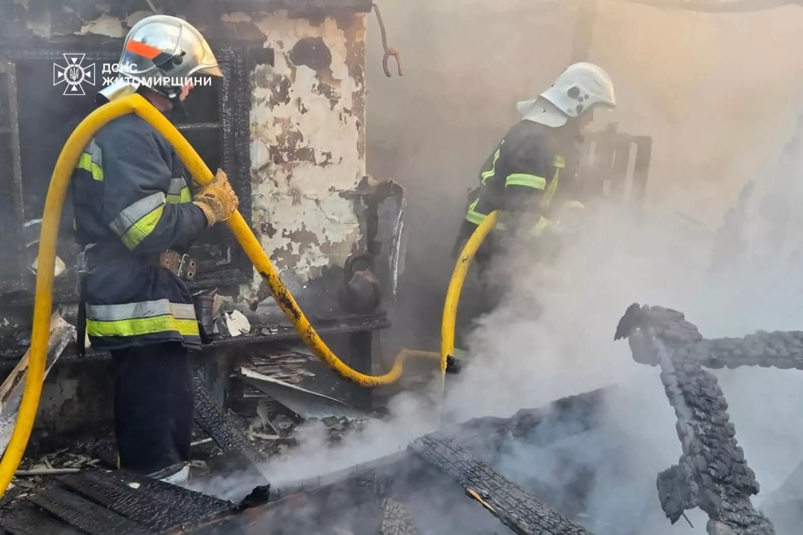 У Малині ліквідовують наслідки атаки БпЛА, на трасі — черги за пальним