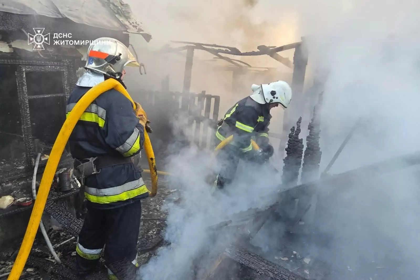 У Малині ліквідовують наслідки атаки БпЛА, на трасі — черги за пальним