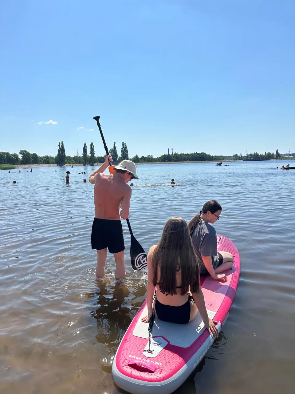 У Малині ветерани та їхні родини отримали яскраві емоції під час відпочинку на сапбордах