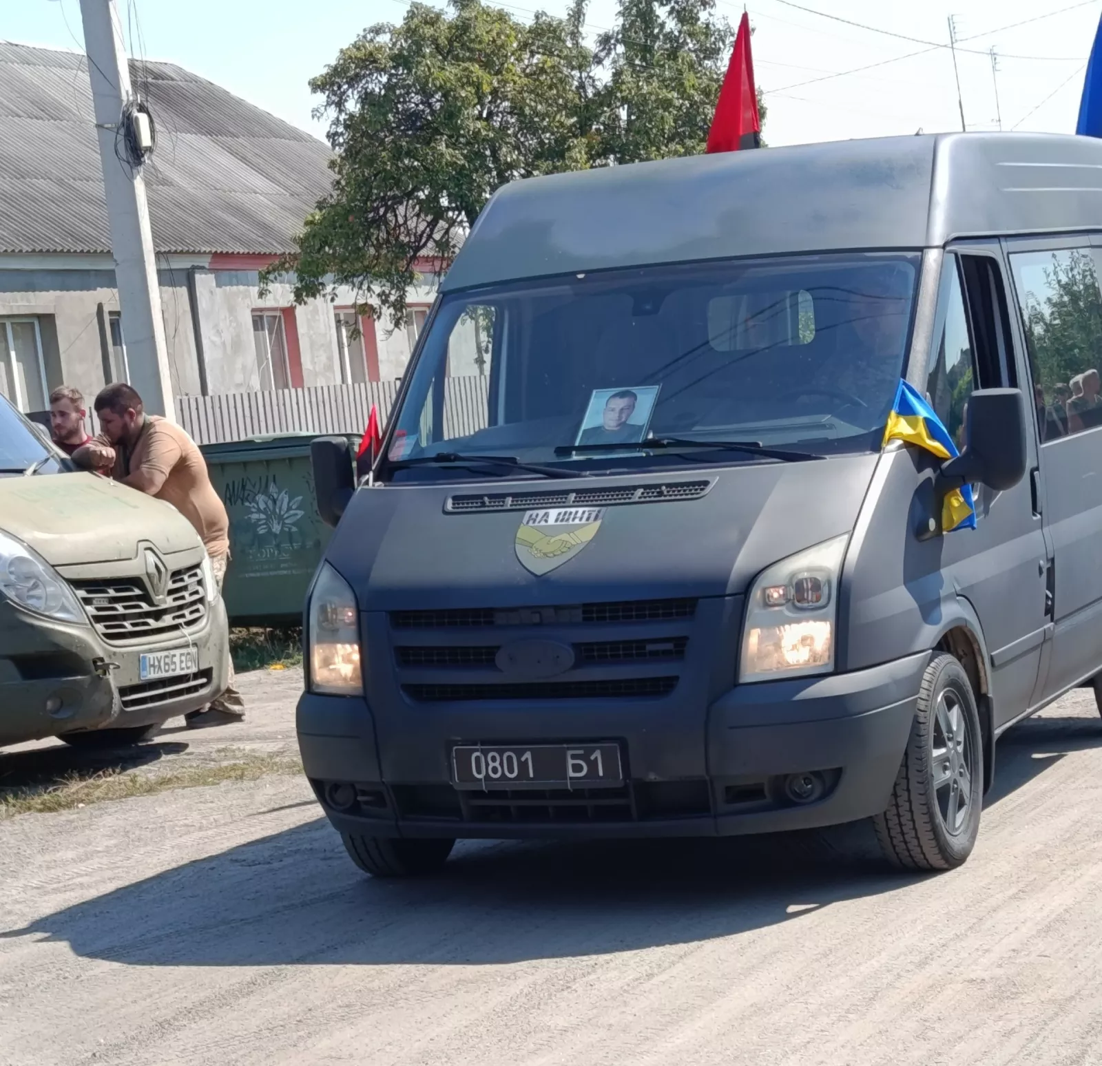 Більше двох років вважався зниклим безвісти: громада прощається з Героєм Романом Соболєвим