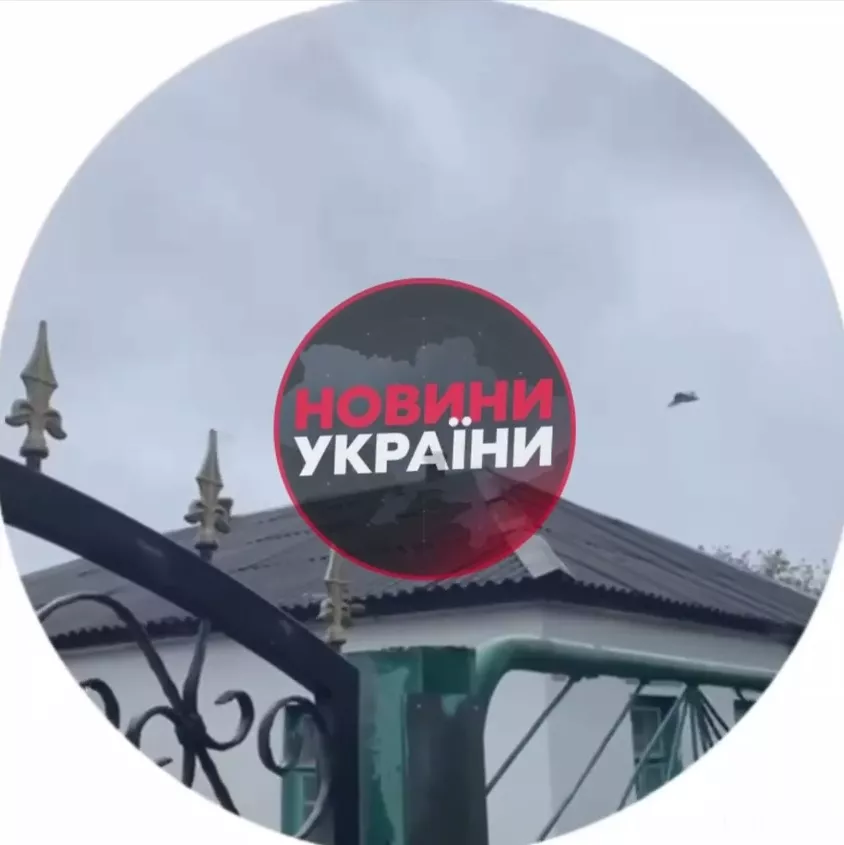 Росія атакує Малин: у місті лунають вибухи та видно дим від пожеж