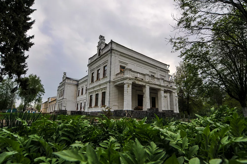 Park przy pałacu w Andruszówce