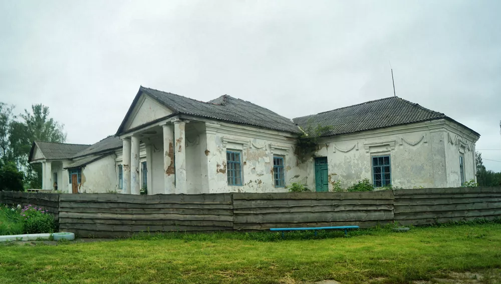 Classicist palace in Lishchyn