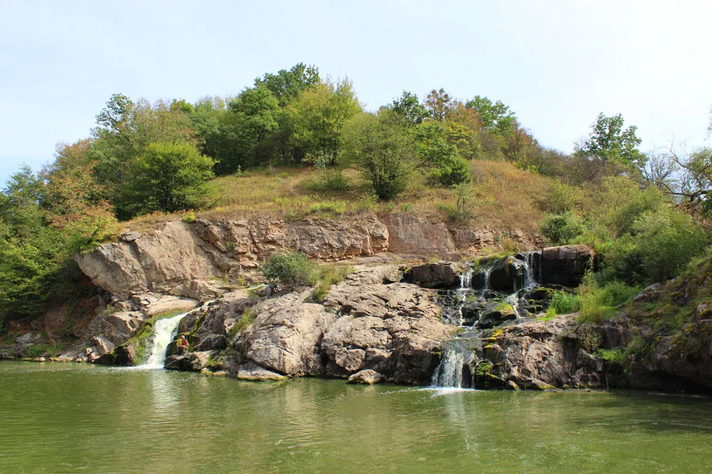 Річка Гнилоп’ять біля водоспаду Вчелька