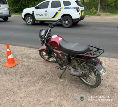 У Коростені мотоцикл зіткнувся з автомобілем: травмувалися двоє підлітків