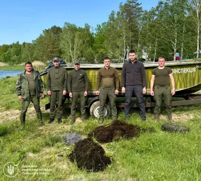 На річці Ірша на Житомирщині екоінспектори вилучили понад 500 метрів сіток