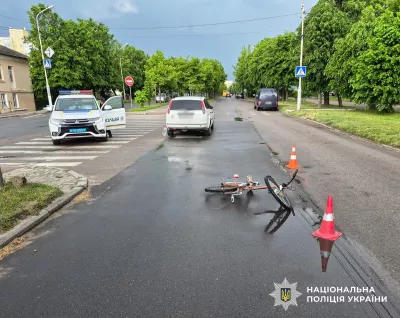 У Бердичеві під колеса Ford потрапила 77-річна велосипедистка: жінка в реанімації