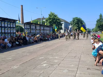 Понад рік вважався зниклим безвісти: Радомишль провів в останню путь морського піхотинця Віктора Коротіна