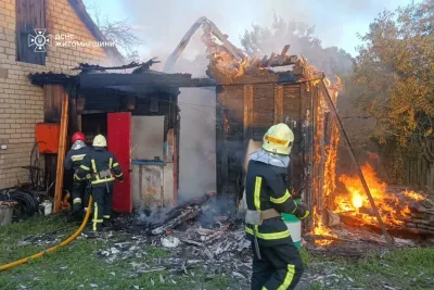 Під Малином горів сарай: вогонь ледь не перекинувся на житловий будинок