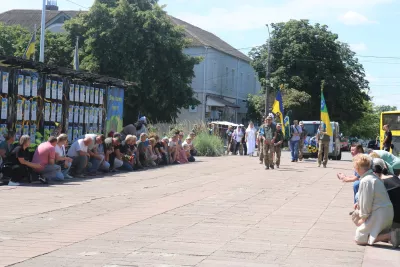 Радомишльська громада провела в останню путь Захисника України Олексія Розіна