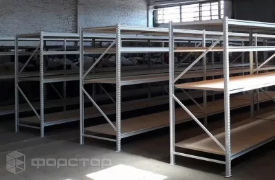 Полочные складские стеллажи от компании FORSTOR: особенности и виды 