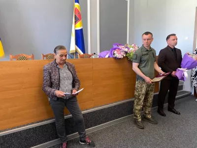 Скандал у Коростишеві: мати полеглого Захисника відмовилася брати нагороду з рук міської влади