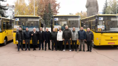Нові шкільні автобуси на Житомирщині: куди поїде перша партія транспорту