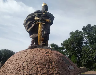 Князь Мал на вершині Древлянського парку