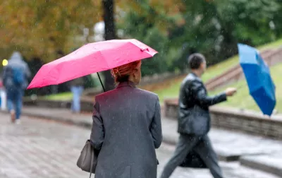 Тепло та дощі: Погода в Україні на 17 листопада прогнозується змінна