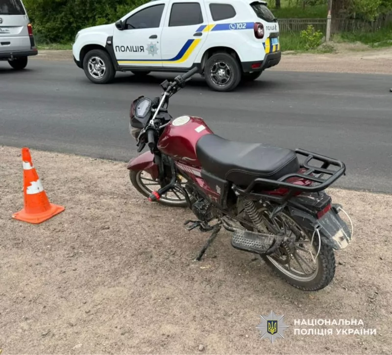 У Коростені мотоцикл зіткнувся з автомобілем: травмувалися двоє підлітків