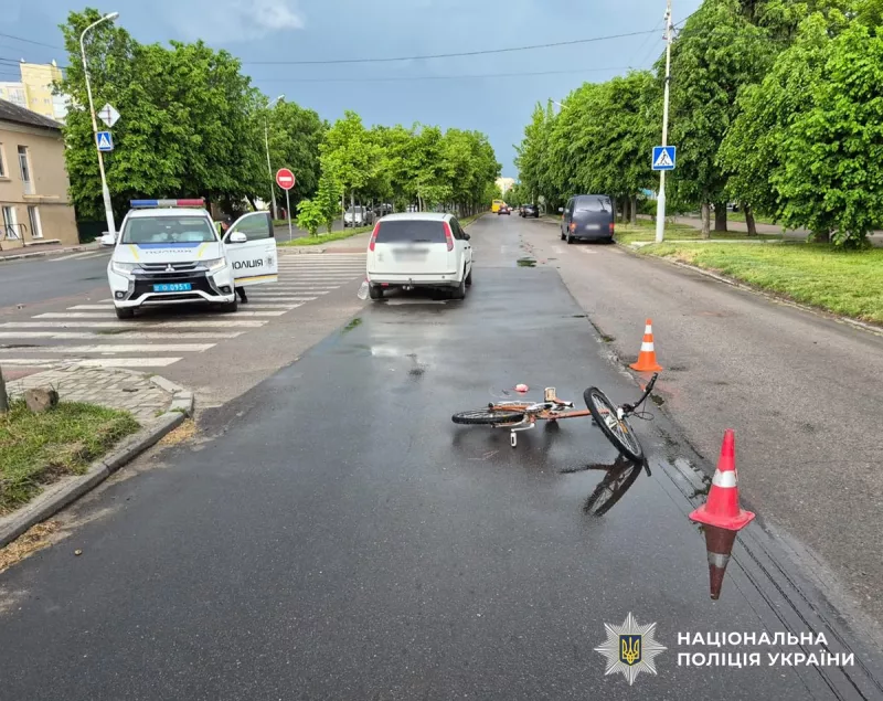 У Бердичеві під колеса Ford потрапила 77-річна велосипедистка: жінка в реанімації