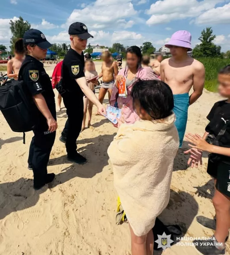 «Біля води без біди»: у Черняхівській громаді поліцейські нагадали правила безпеки 