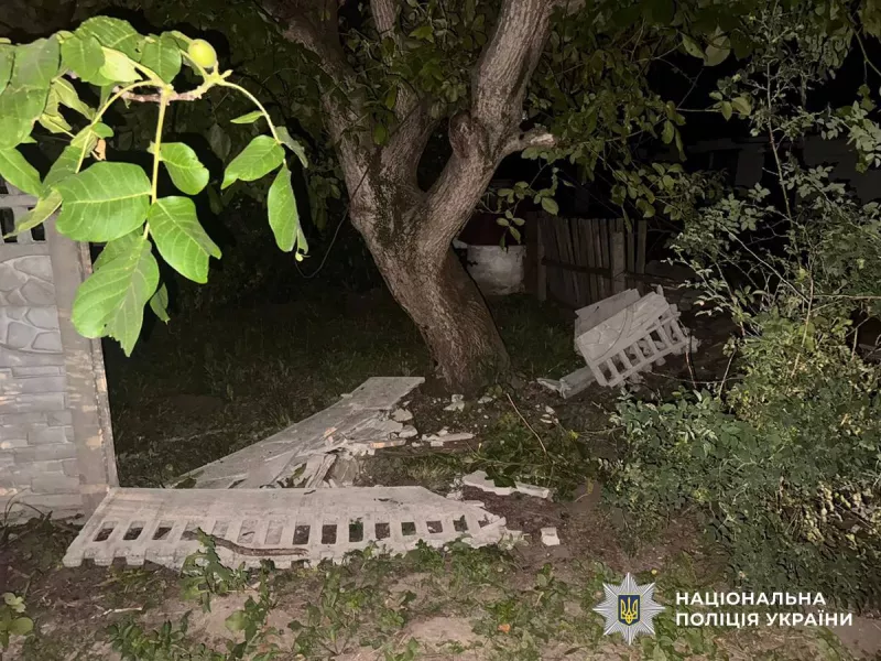 У Житомирському районі 16-річна мотоциклістка врізалася в паркан: є постраждалі