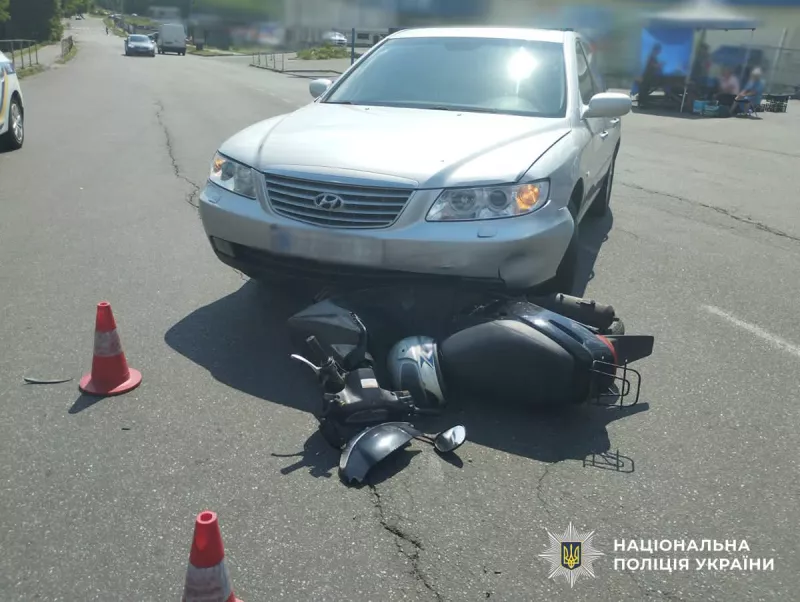 ДТП у Малині: під час зіткнення автомобіля зі скутером травмувалася жінка