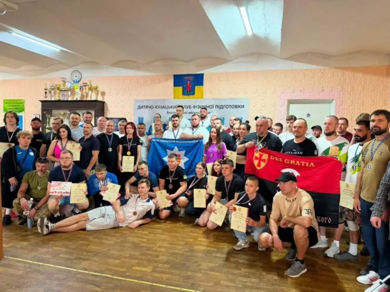 На Житомирщині ветерани змагалися у жимі лежачи: адаптивний спорт допомагає повернутися до активного життя