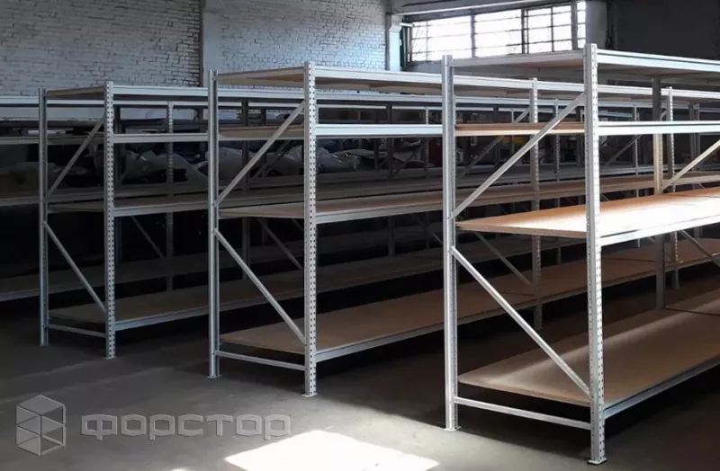 Полочные складские стеллажи от компании FORSTOR: особенности и виды 